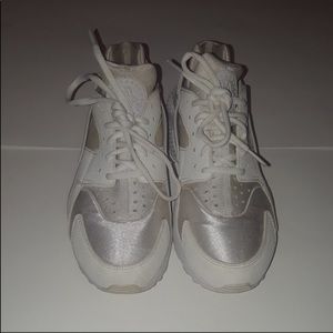 White Huaraches 👟❤️